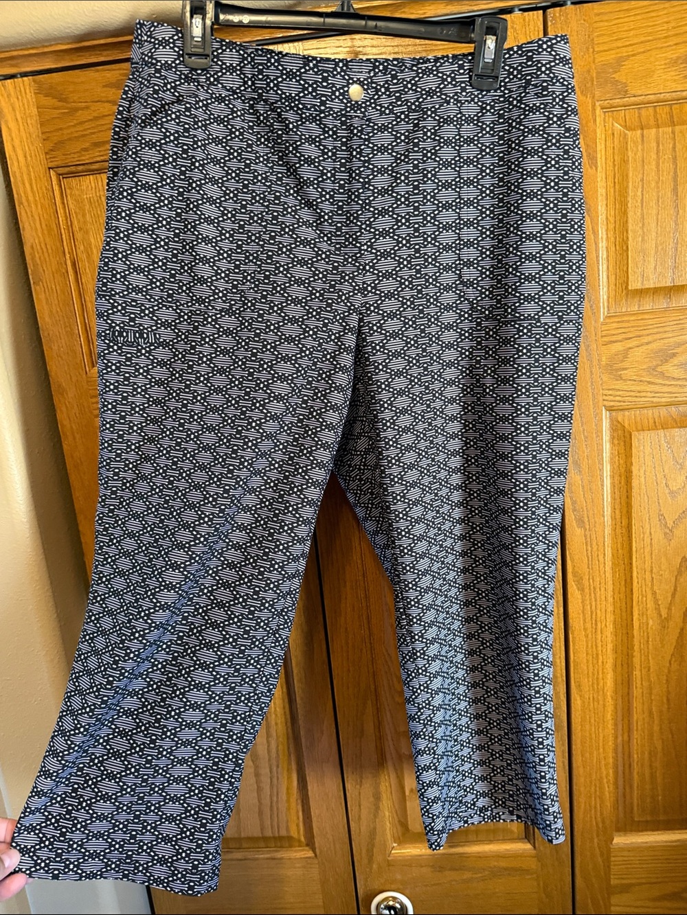 Weekends by Chico's-Black & White Patterned Pants & Sleeveless Full Zip Vest Set - Picture 10 of 14